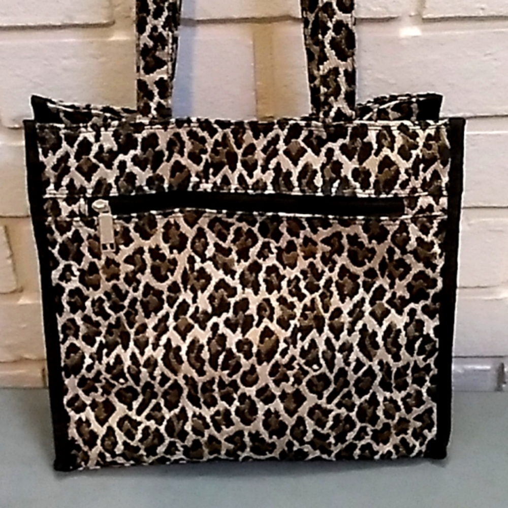 (38) Bag King Leopard Tote Bag & Change Purse. - Picture 2 of 13